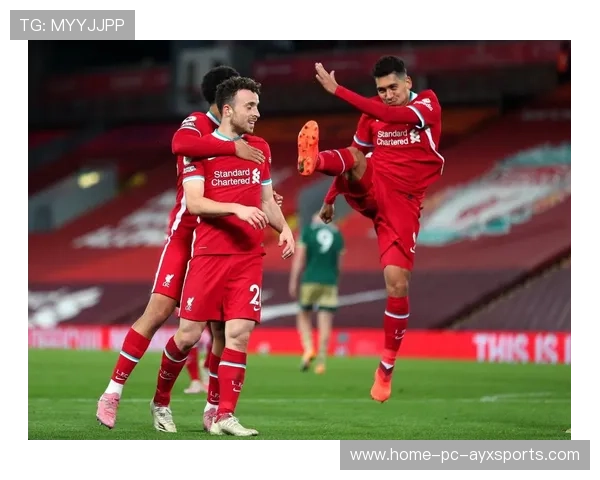 利物浦在边路展开多次冲击,对方防线压力陡增