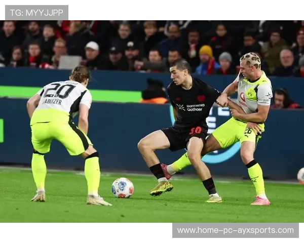 德甲多特外线连拉,前场威胁直逼球门——边线冲击力背后的装备力量与训练秘籍